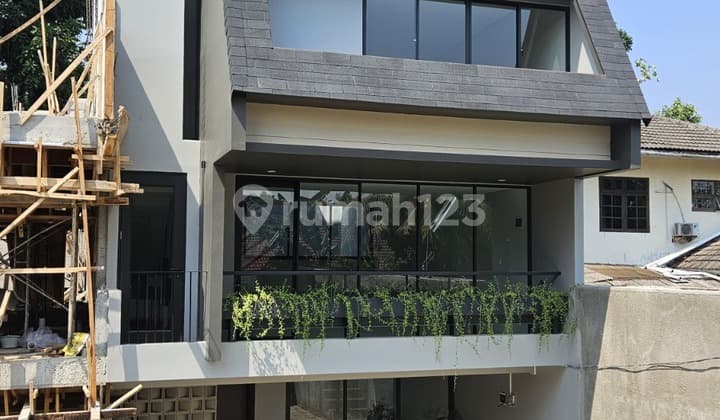 For Sale 3-Story House with 2-Car Road Access Location South Kemang