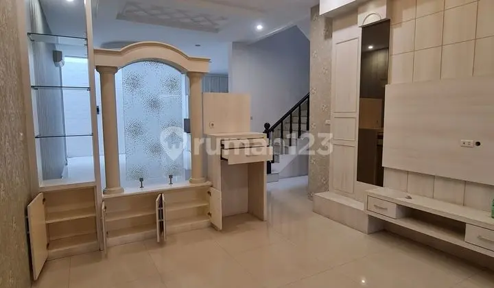 Rumah Baru 3 Lantai di Kompleks Cemara Asri