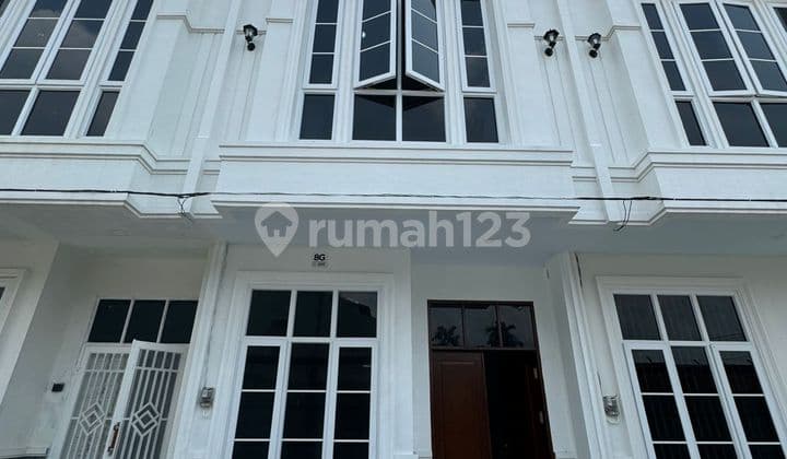 Rumah Baru 2 Lantai Komplek Regent Estate