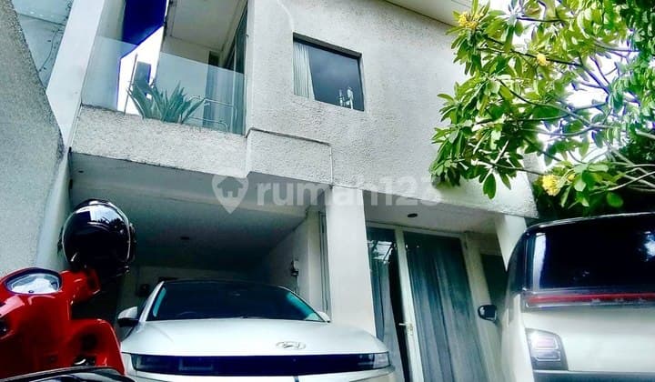 Rumah Cantik 3 Lantai Di Mampang Jakarta Selatan