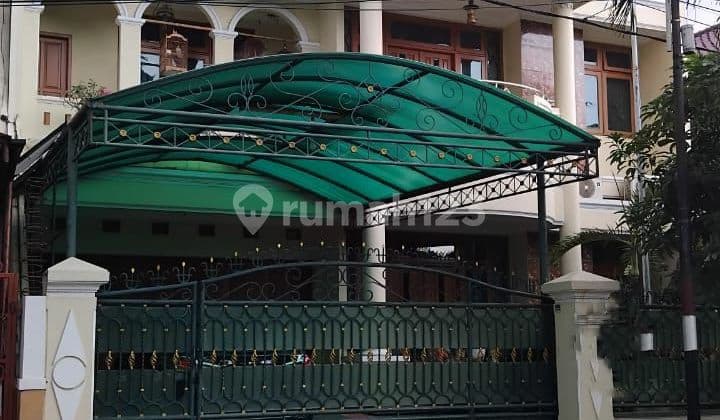 Rumah Mewah 2 lantai terawat dalam komplek di Pondok Kelapa, Jakarta Timur