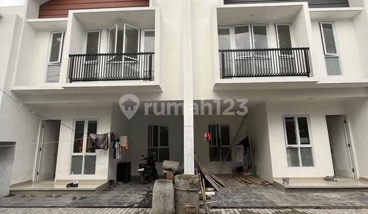 Rumah 2 lantai dalam claster promo 900 jutaan di jatiwaringin