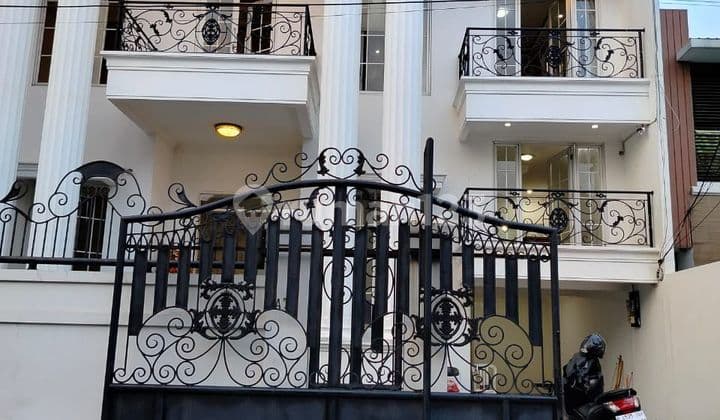 Rumah Mewah dalam komplek di Cikunir Brkasi Kota