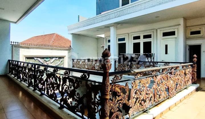 Rumah Mewah Dalam Kompkek Di Lengkapi Private Pool Duren Sawit Jakarya Timur