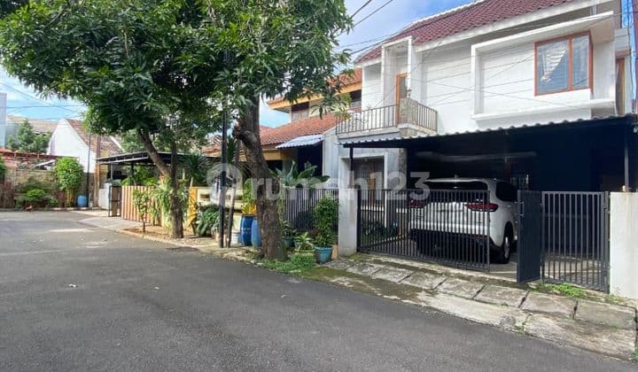 Second Hand House Ready to Live In Well-Maintained in a Complex in Pondok Kelapa, Duren Sawit, East Jakarta