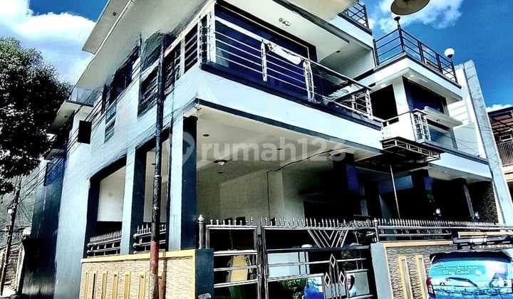 Rumah Bagus 2 1/2 Lantai di Komplekjatiwaringin Pondok Gede Bekasi
