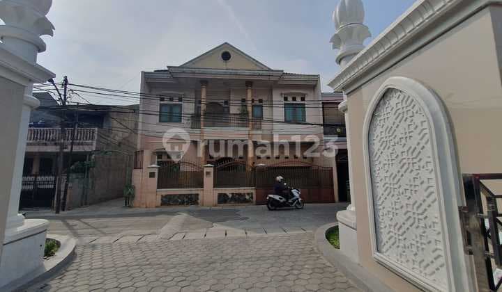 Elegant, Sturdy, Well-Maintained House Near Halim Perdanakusuma Airport, East Jakarta