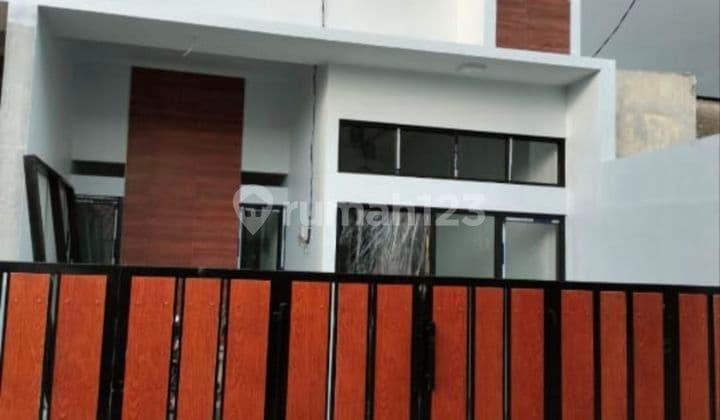 Strategic 3-story rooftop house in Kranji near toll station market.