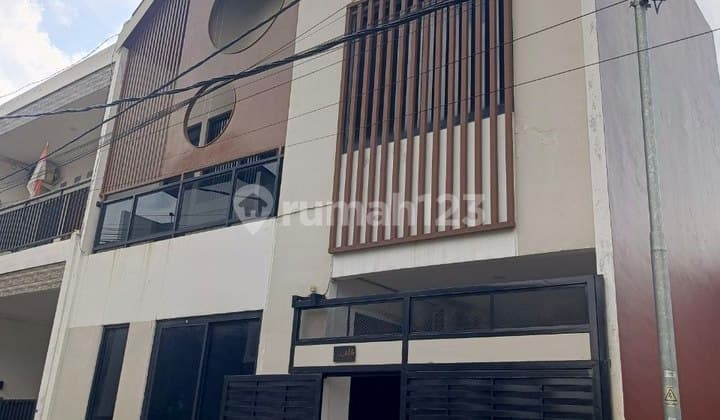 Rumah Townhouse Furnish SHM Jakarta Dekat Tol Stasiun Kampus