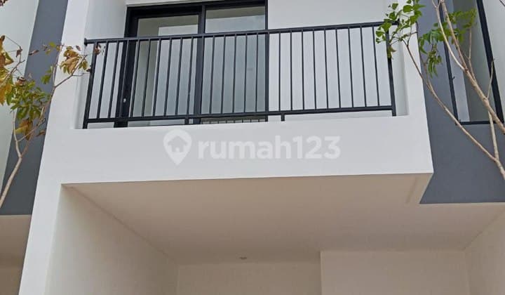 Rumah Townhouse Strategis Dekat Tol Stasiun Terminal Ciracas