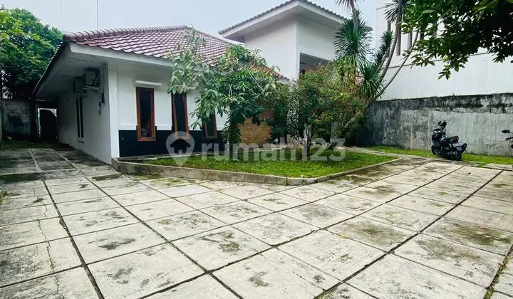 Pasar Minggu House 2 Minutes to Jorr Toll Gate, Suitable for Office Use