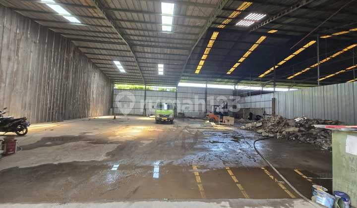 Warehouse in Daan Mogot Km 16 Semanan Area 540m2, 40 Feet Container Access