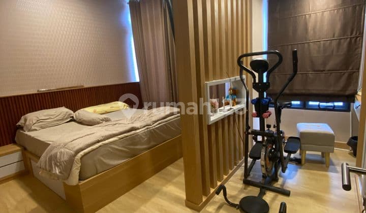 Dijual Rumah 3 Lantai Full Furnished Full Renov Timur Laut