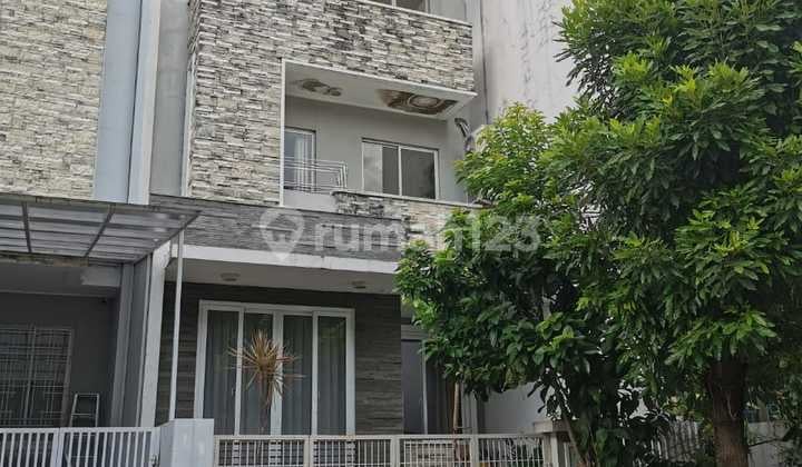 Rumah di Pantai Indah Kapuk Volendam Pik 3 Lantai