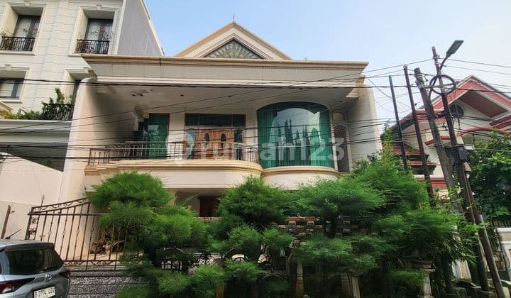 For Sale House in Green Ville
Facing Park 3.5 Floors Fully Furnished