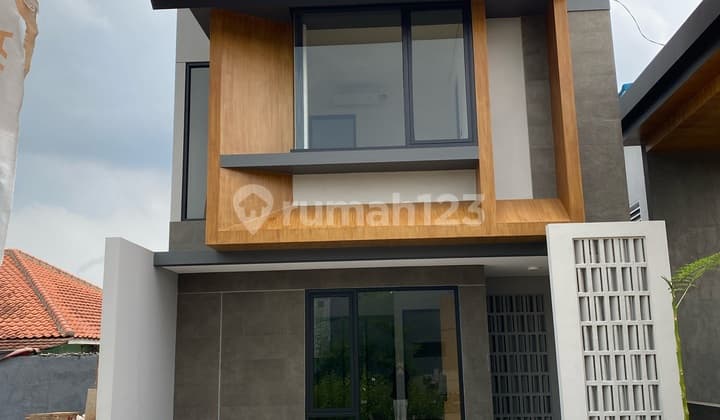 2-Storey House 3 Bedrooms 2 Bathrooms Near MRT Lebak Bulus and Transjakarta
