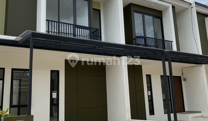 Rumah 2 Lantai Siap Huni 3Kt 3Km Dekat Living Word Alam Sutera