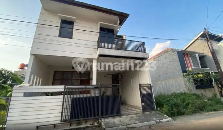Beautiful 2-Story House in Cisaranten Arcamanik with Elegant & Comfortable Design