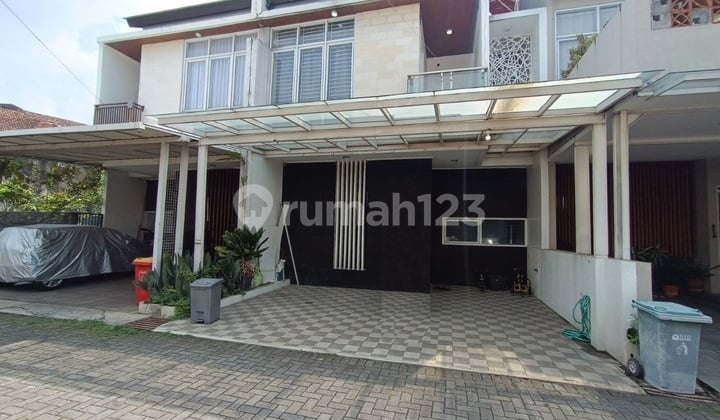 Modern Flood-Free House in a Premium Location at Turangga Complex