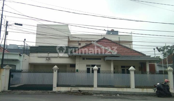 Rumah Desain Modern Dekat Yogya Sunda Di Pusat Kota Bandung