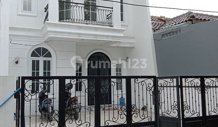 New American Classic 2-Story House with Extra Wing, Luxurious & Move-in Ready