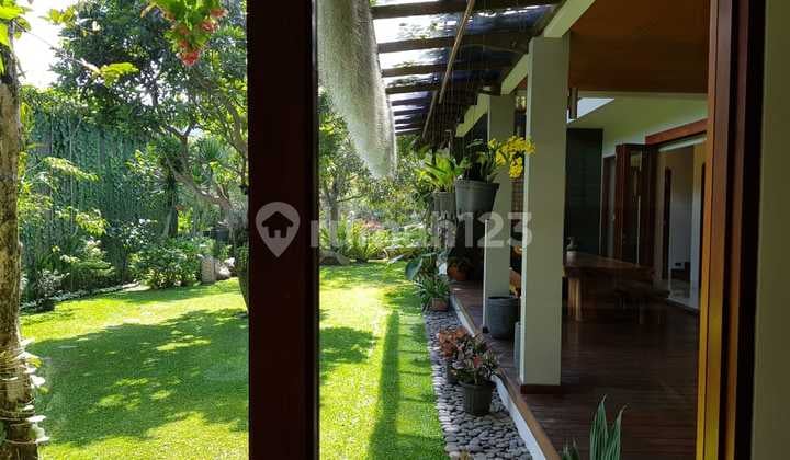 Rumah Mewah Modern Tropis Kavling Eklusif di Resor Dago Pakar.