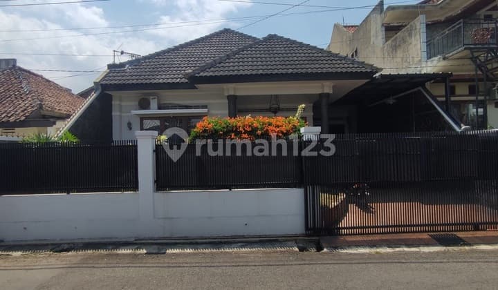 Rumah Bagus Furnished SHM Best Lock di Sayap Burangrang, Bandung