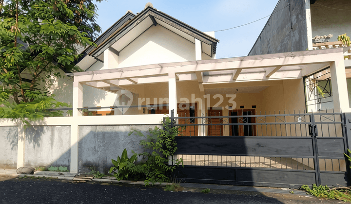 Good Cheap House Rarely Available Near Metro in Tata Surya Margahayu