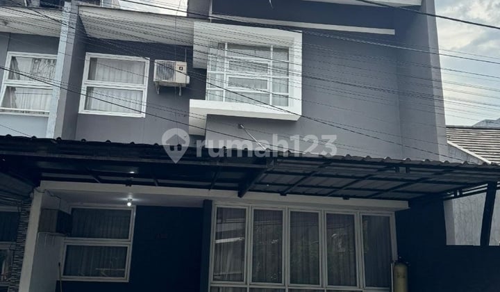 A cozy home with easy access in the Kawaluyaan Regency complex, Bandung.