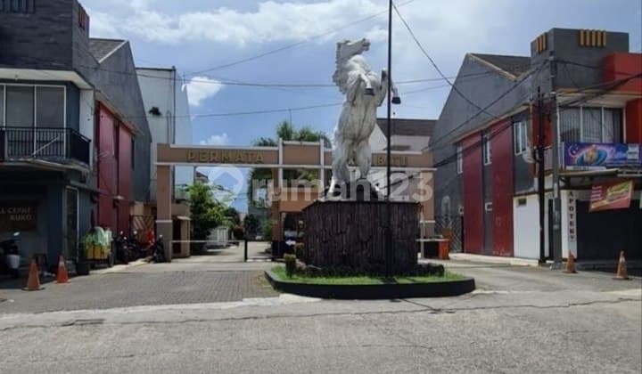 Great Ready-to-Occupy House in Permata Buah Batu - Safe & Comfortable One Gate System