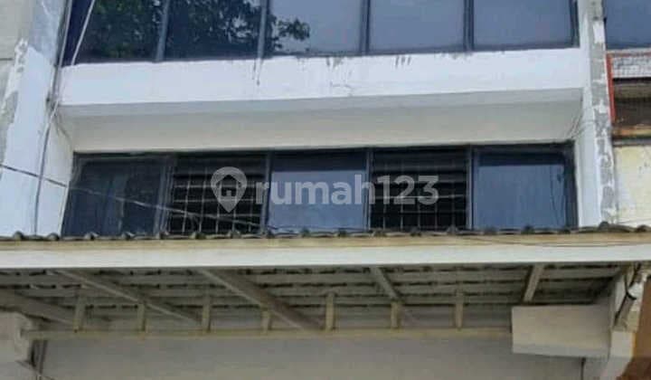 Shop House on Raya Pucang Anom, Surabaya 322 M Needs Renovation. Ime.a105