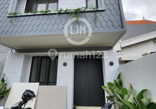 Dijual Rumah 2,5 Lantai di Plumeria Residence Graha Bintaro