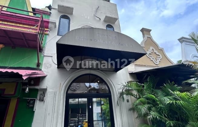 Ruko 3 Lantai Cantik Siap Usaha Apapun Strategis di B S D