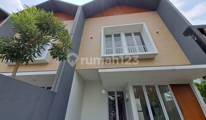 Rumah - Tempat Usaha Lokasi Pinggir Jalan Di Kawasan Bintaro Sektor 9