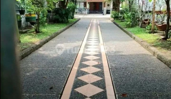 Rumah dengan Paviliun Halaman Luas bisa Buat Kantor Strategis ke MRT di Cirendeu