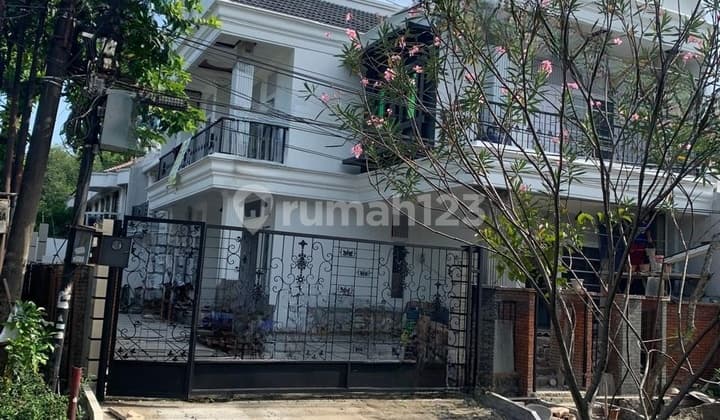 Beautiful Corner House Ready to Live Near Brigif Toll in Cinere