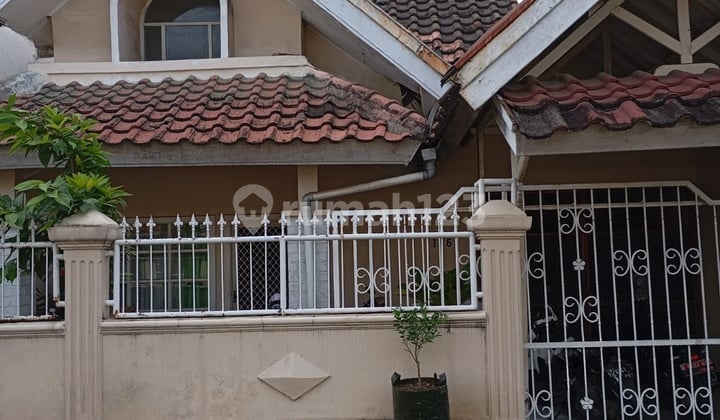 Rumah Nyaman Siap Huni Halaman Luas Di Bsd