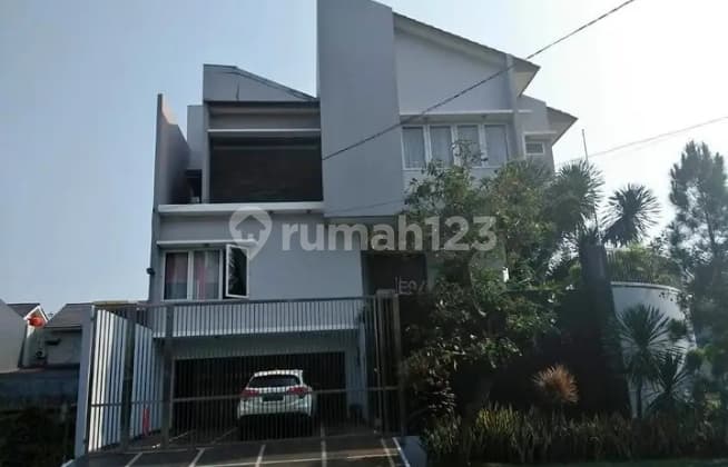 Rumah Bagus Hoek Dekat ke Akses Bandara di Tangerang