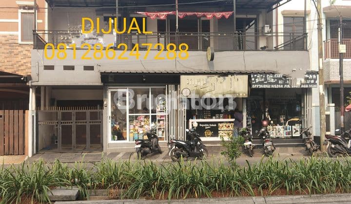 Rumah Tinggal + 3 Toko di Galaxy