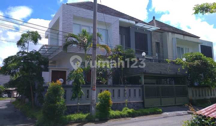 House on Sunset Road Jl Pura Mertasari Db