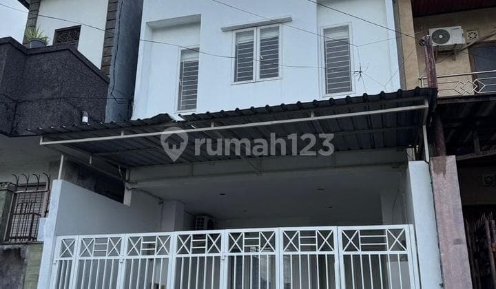 Rumah 3 Lantai Mewah di Jl Dewi Sri, Kuta (Cn)
