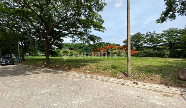 Green Court plot in the best position facing the Lake