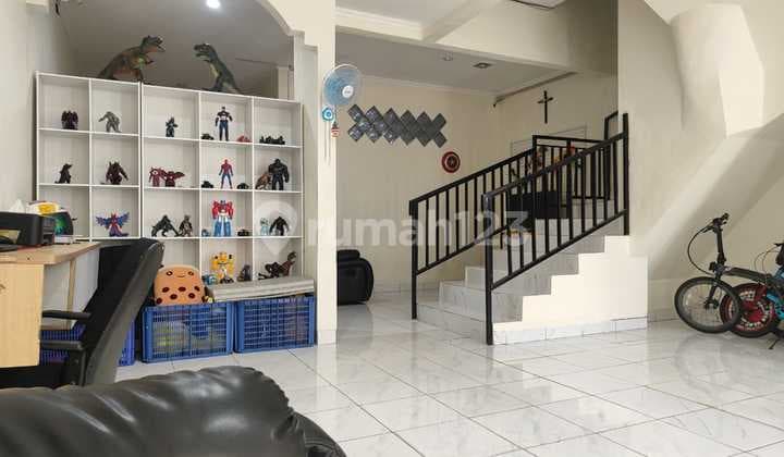 Rumah Taman Surya Siap Huni Posisi Dekat Taman