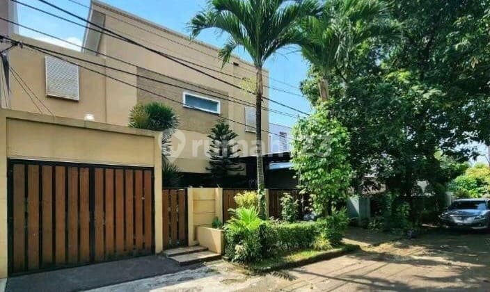 Hot Sale !!! di Jual Rumah Luas Beserta Swimm Pool di Bintaro Sektor 3
