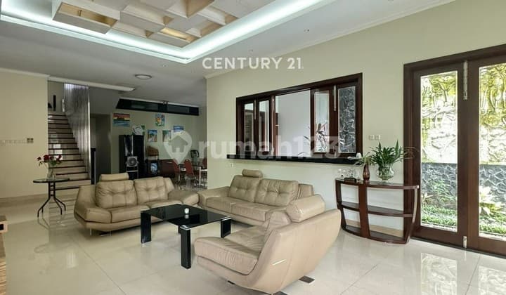 Rumah Hoek Dengan Kolam Renang Di Kebayoran Bintaro 5585