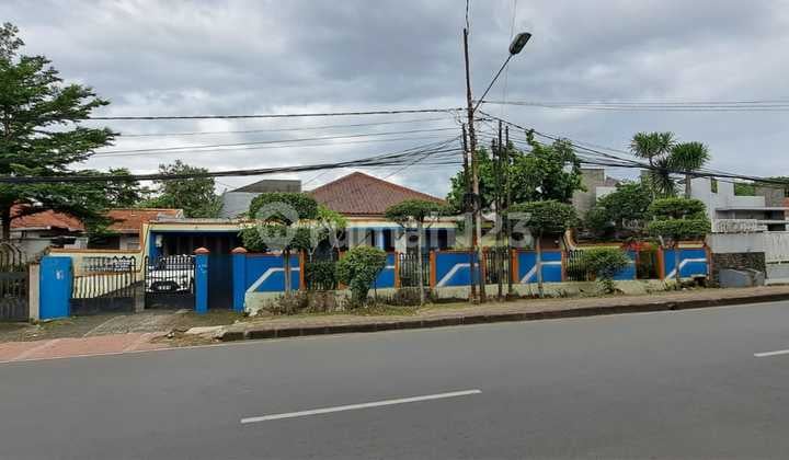 Rumah Semi Furnished Strategis Di Lokasi Komersil Jalan Pemuda