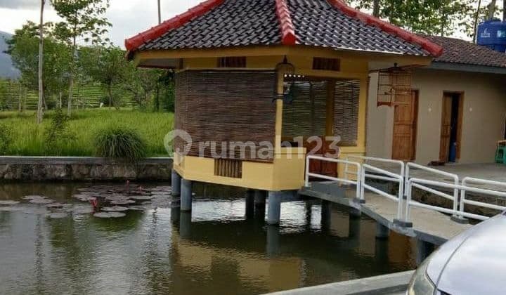 Rumah villa dan kebun view gunung di Garut