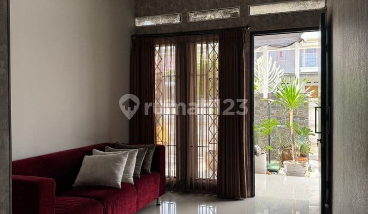 Rumah Terawat Bagus dan Nyaman di Batununggal