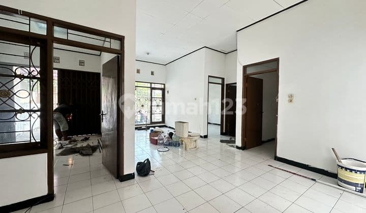 Rumah Modern Minimalis di Taman Kopo Indah 3