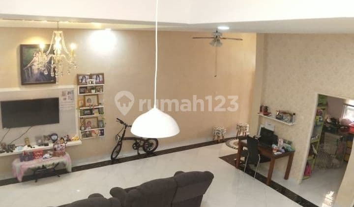 Dijual Rumah 2.5 lantai dan Siap huni di Kelapa Gading